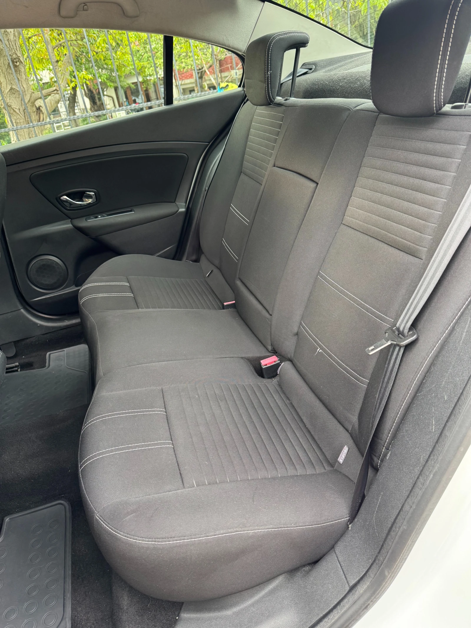 Renault Fluence 1. 5 dCi, снимка 10 - Автомобили и джипове - 54543289