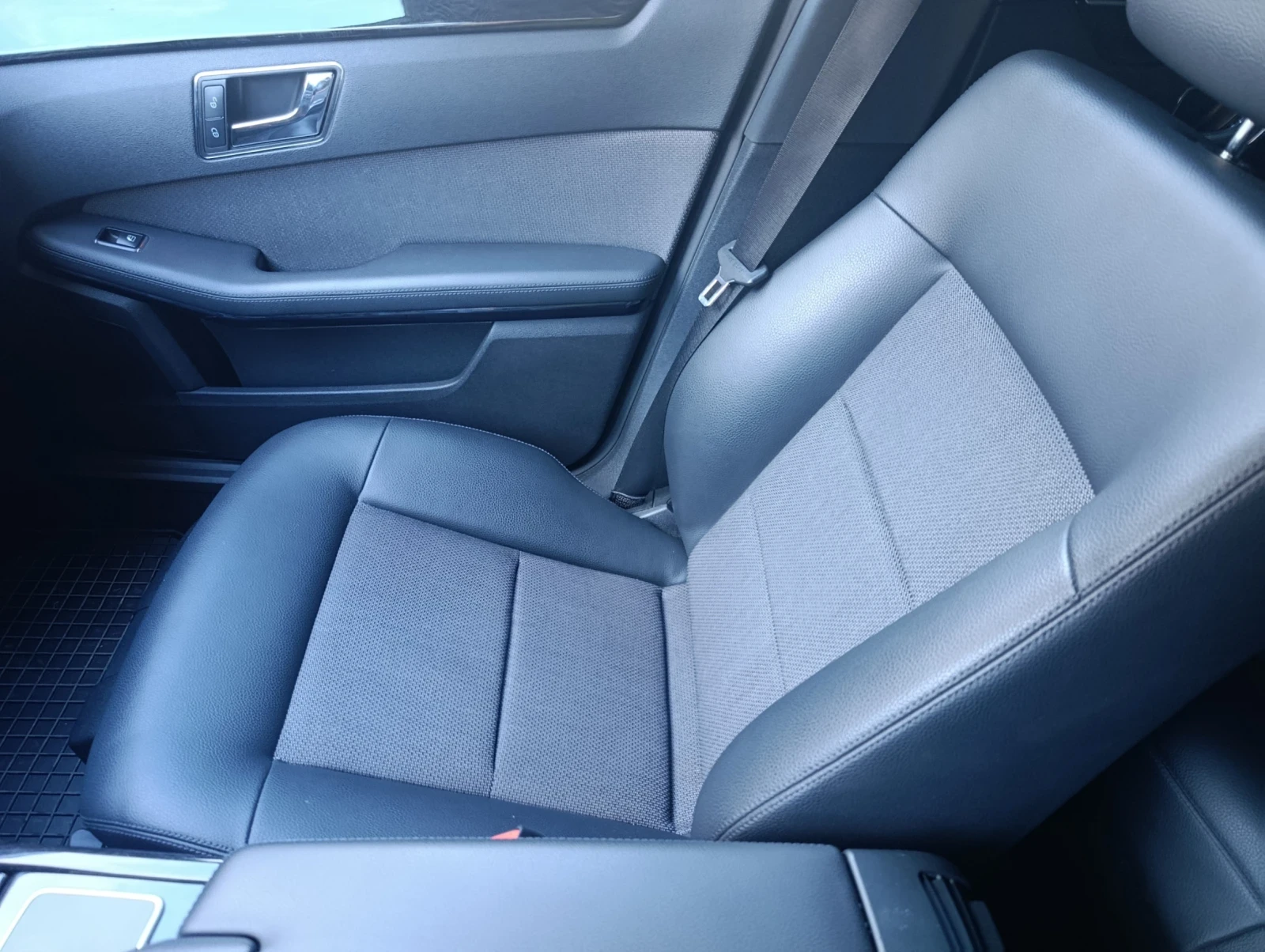 Mercedes-Benz E 250 CDI 204 к.с., снимка 9 - Автомобили и джипове - 55244962