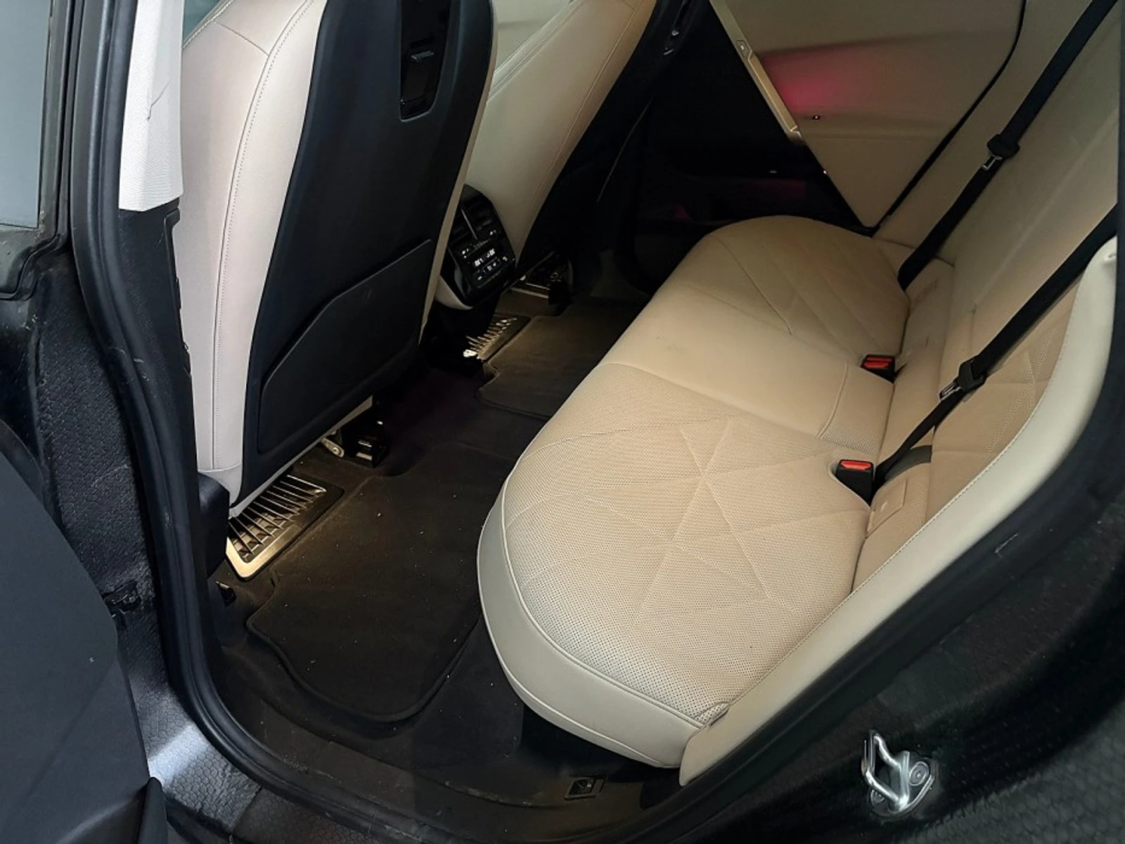 BMW iX 40 - xDrive 326 к.с. Европейска, снимка 16 - Автомобили и джипове - 55301166
