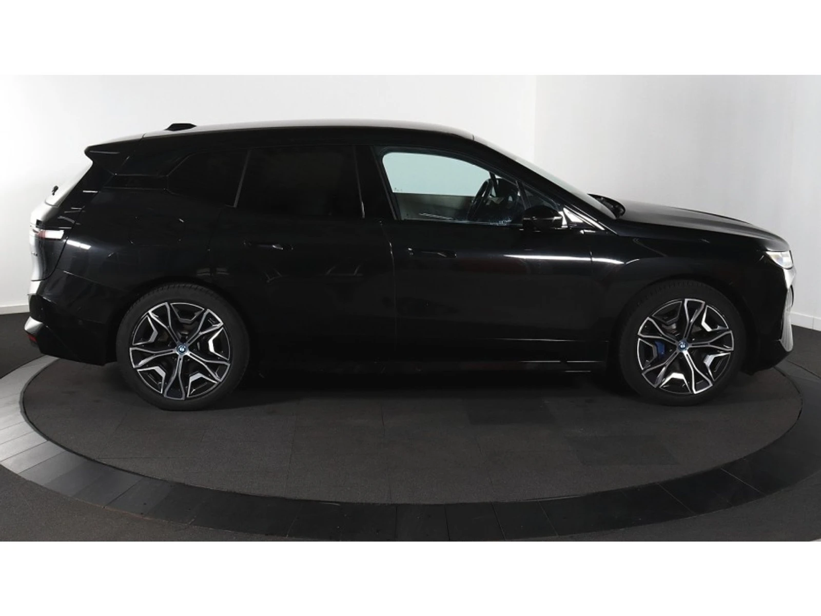 BMW iX 40 - xDrive 326 к.с. Европейска, снимка 3 - Автомобили и джипове - 55301166