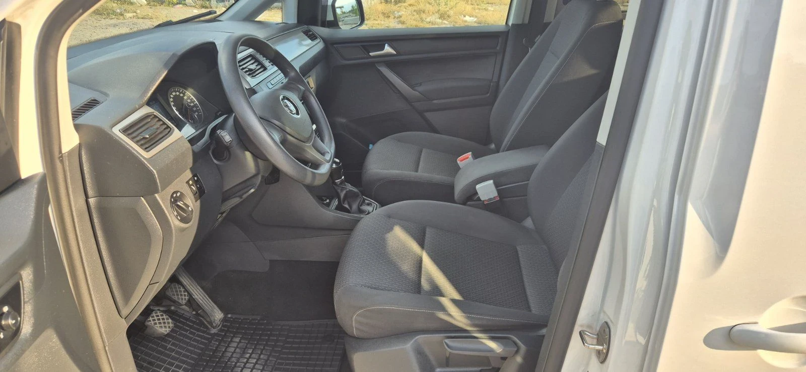 VW Caddy, снимка 9 - Автомобили и джипове - 55812310