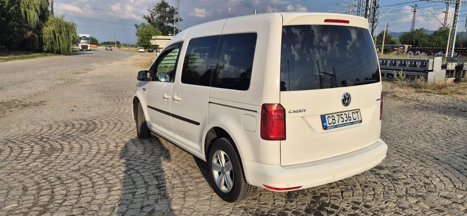 VW Caddy, снимка 4 - Автомобили и джипове - 55812310