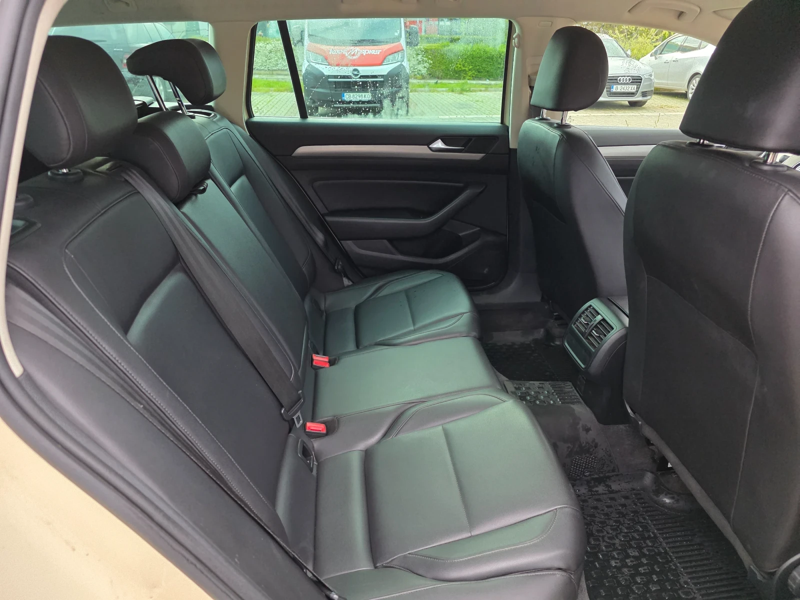 VW Passat Variant, снимка 9 - Автомобили и джипове - 55973542