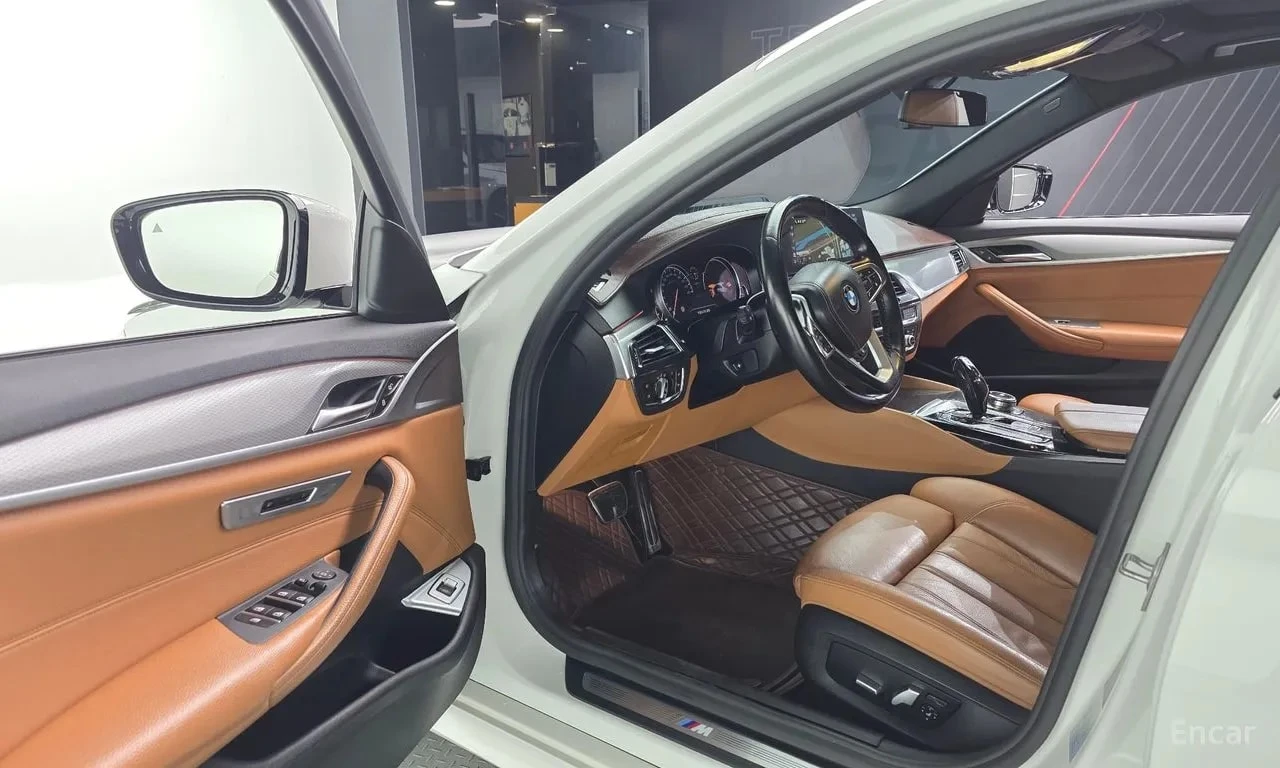 BMW 520 XDRIVE20D * M SPORT* ФИКСИРАНА ЦЕНА ДО БЪЛГАРИЯ*  , снимка 6 - Автомобили и джипове - 56083779