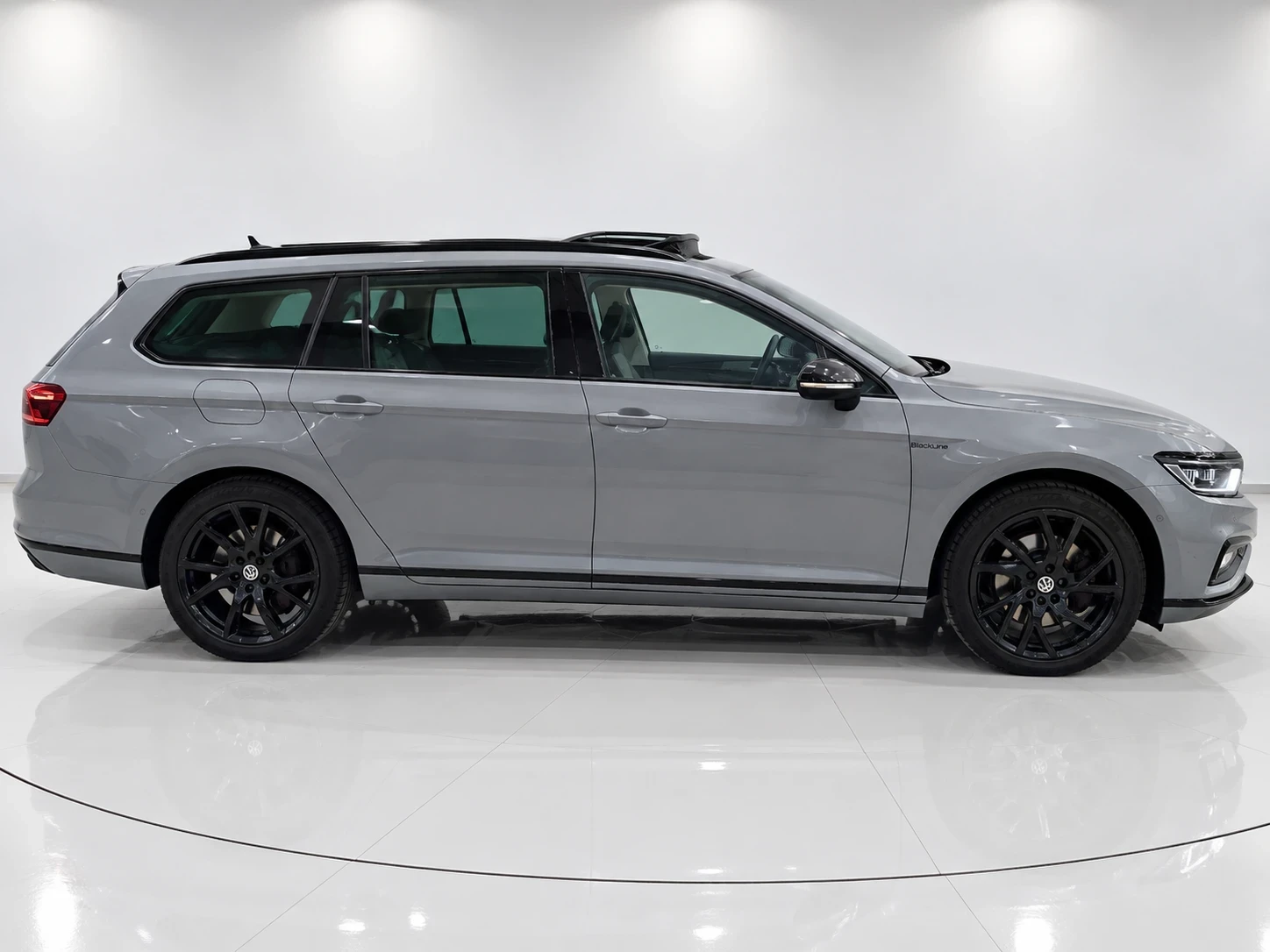 VW Passat 2.0TDI Pan, MATRX, Moon Grey Solid, снимка 8 - Автомобили и джипове - 56714671