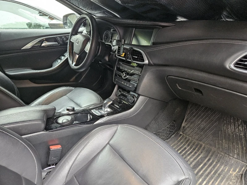 Infiniti Q30, снимка 4 - Автомобили и джипове - 52527940
