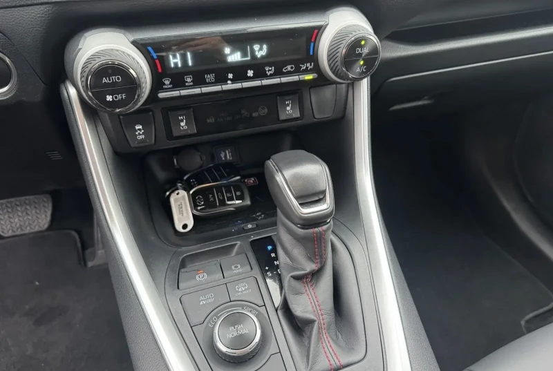 Toyota Rav4 Plug-in hybrid , снимка 9 - Автомобили и джипове - 53334995