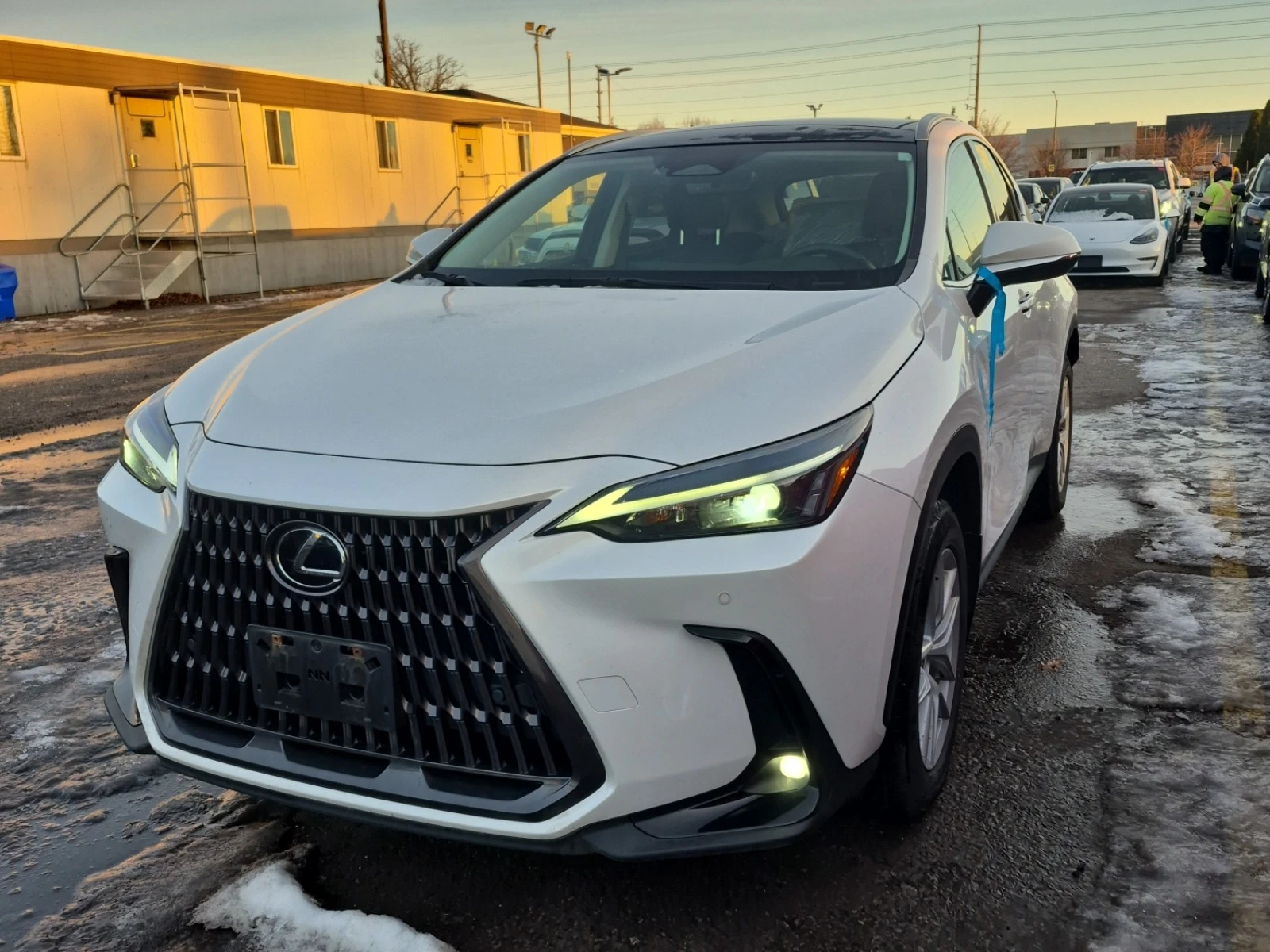 Lexus NX 350h * * CARFAX * * АВТО КРЕДИТ * * , снимка 1