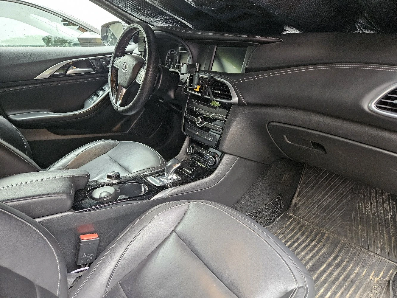 Infiniti Q30  - изображение 4