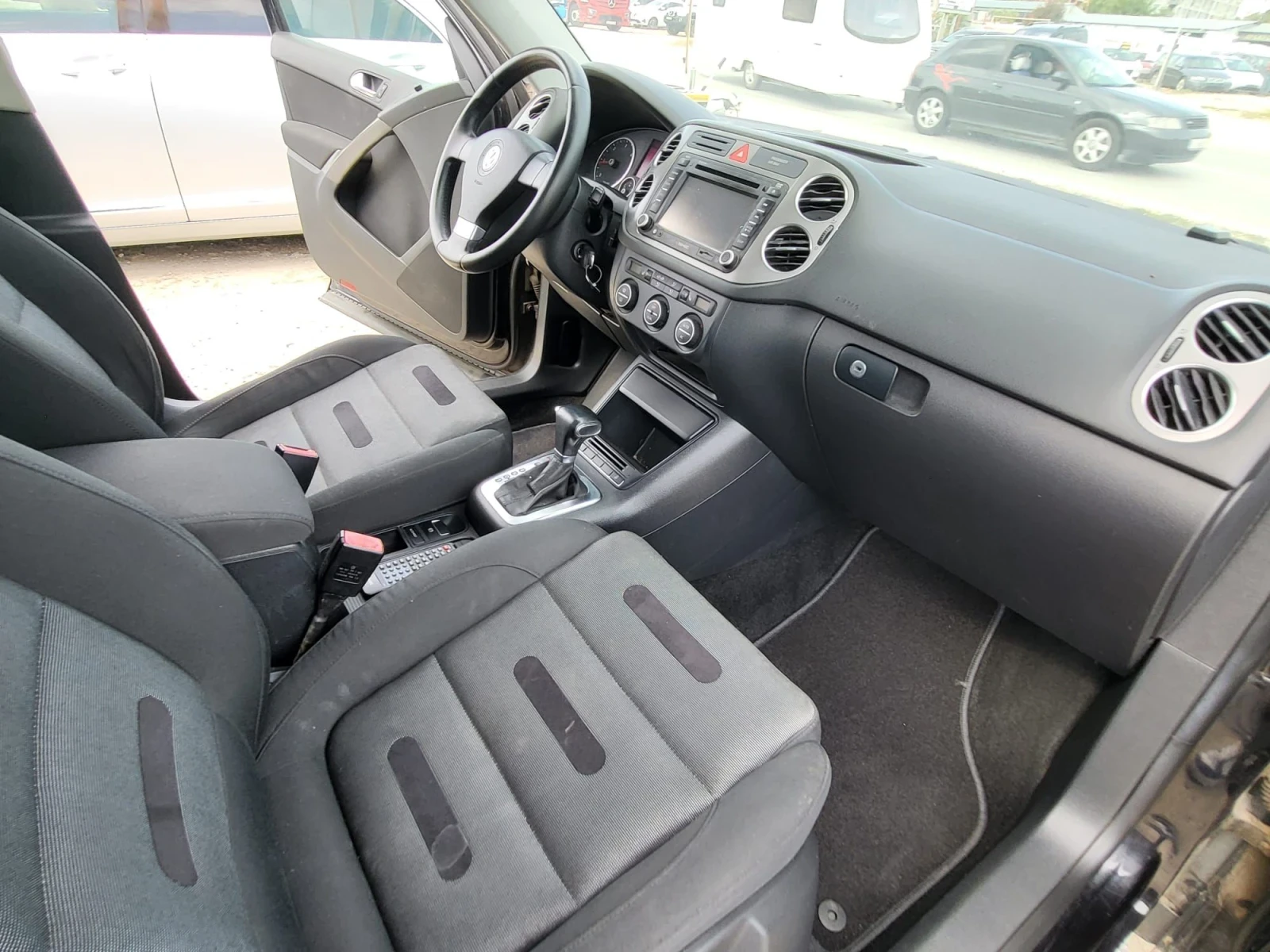 VW Tiguan 2.0 TDI 4-motion , снимка 14 - Автомобили и джипове - 56151272