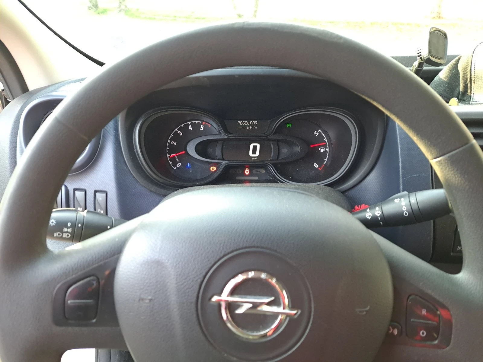 Opel Vivaro 1.6 cdti L2H1 гаранция Топ, снимка 11 - Бусове и автобуси - 55729129