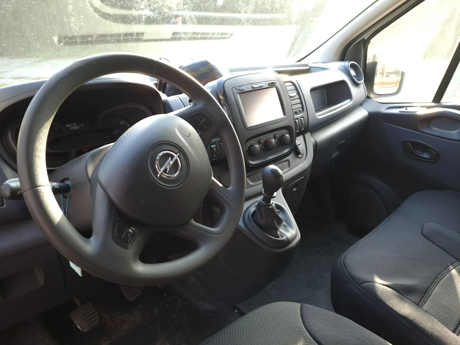 Opel Vivaro 1.6 cdti L2H1 гаранция Топ, снимка 5 - Бусове и автобуси - 55729129