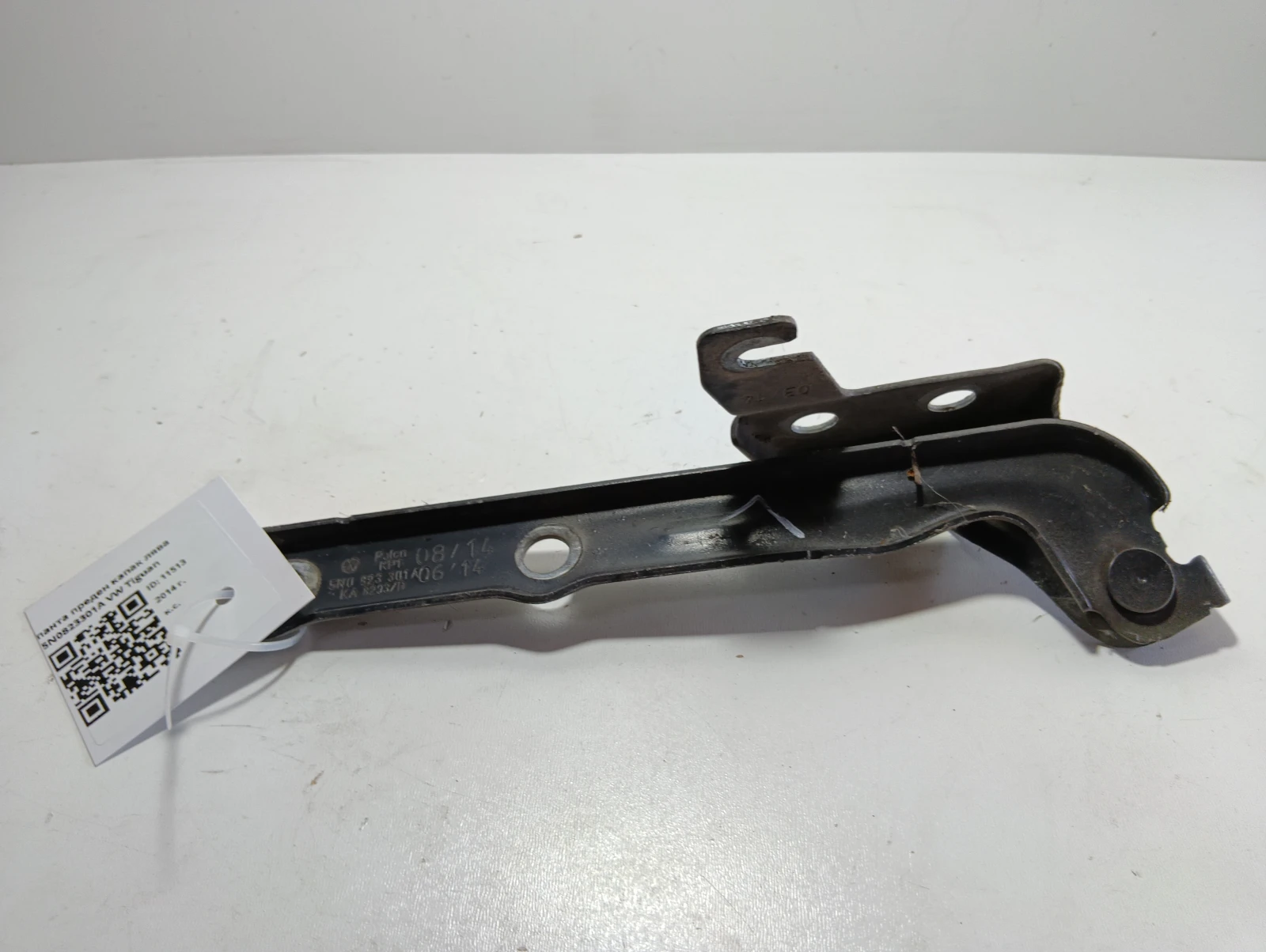 панта преден капак лява 5N0823301A VW Tiguan