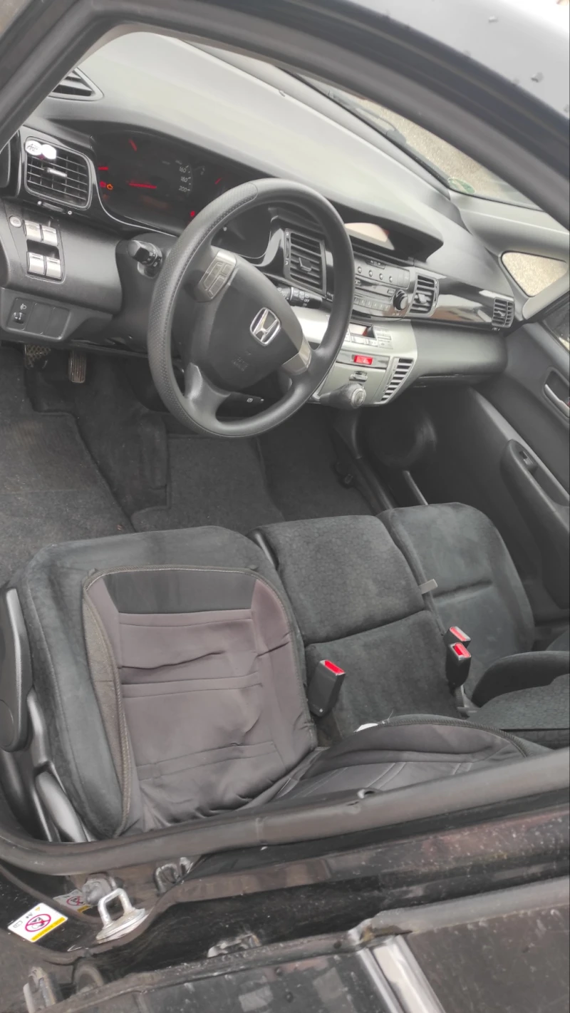 Honda Fr-v, снимка 13 - Автомобили и джипове - 48105102