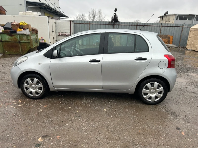 Toyota Yaris 1.3i VVT-i, снимка 7 - Автомобили и джипове - 48177032