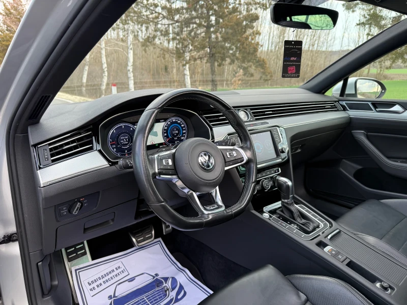 VW Passat 3x R-line* Panorama* Digital * Цена с ДДС, снимка 7 - Автомобили и джипове - 49497366