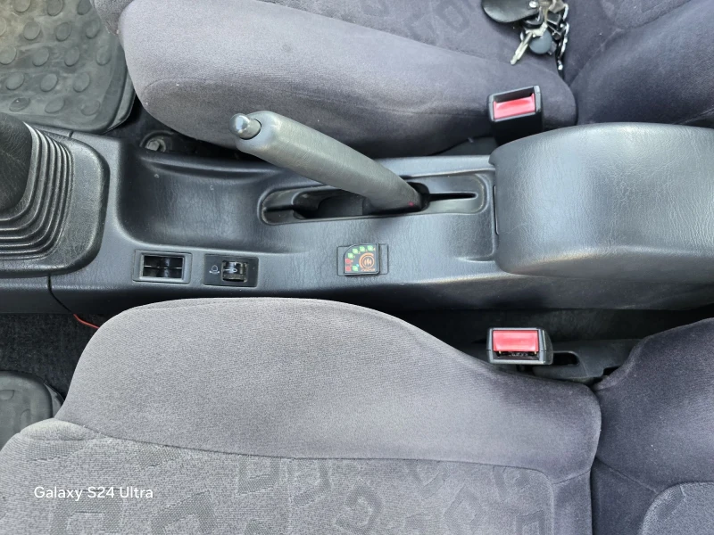 Toyota Corolla, снимка 13 - Автомобили и джипове - 50011091