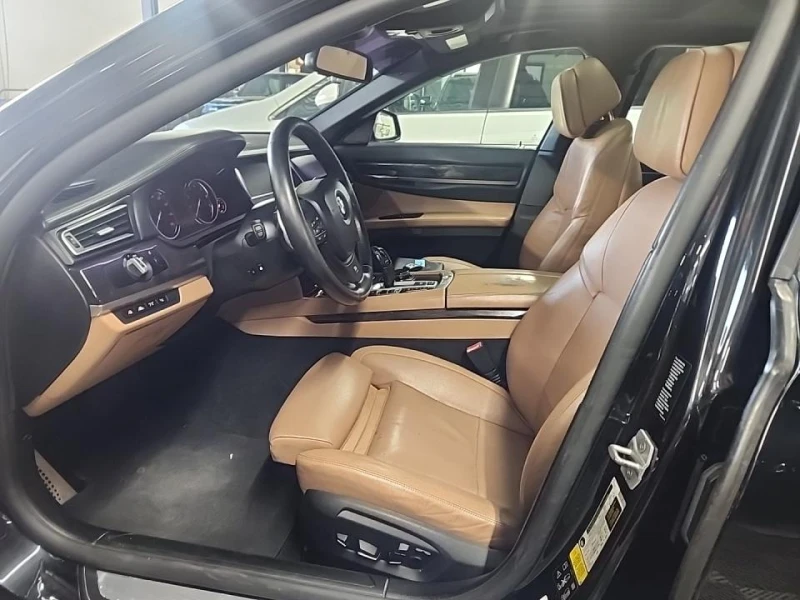 BMW 750 Li xDrive , снимка 9 - Автомобили и джипове - 52740351