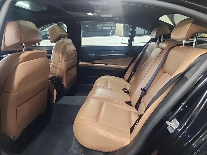 BMW 750 Li xDrive , снимка 11 - Автомобили и джипове - 52740351