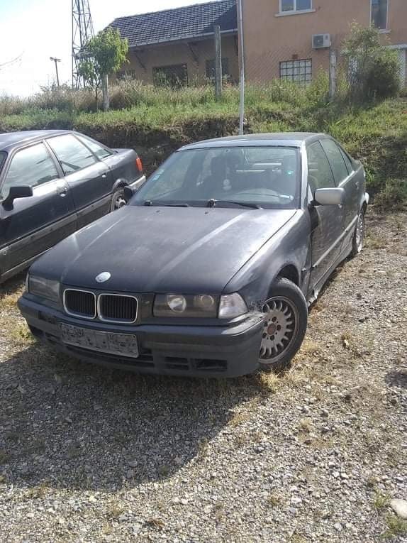 BMW 318 1.8 benzin, снимка 1 - Автомобили и джипове - 46353625