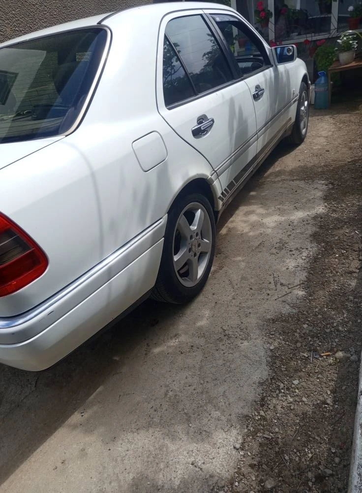 Mercedes-Benz C 220  - изображение 4