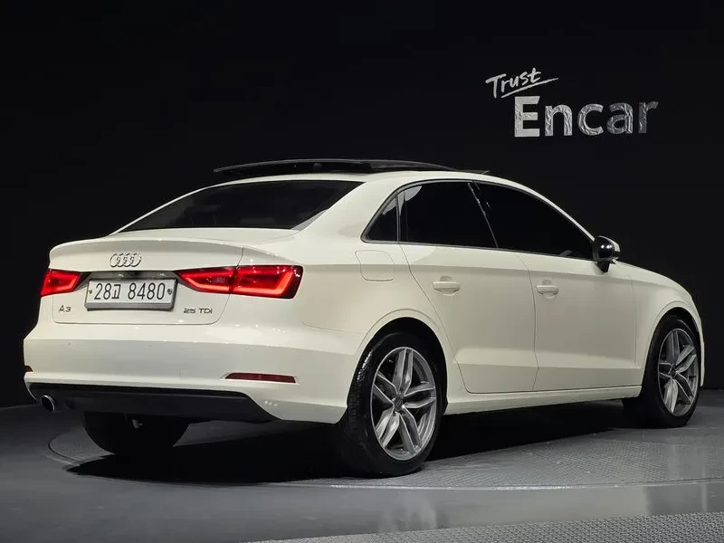 Audi A3 1.6 TDI, снимка 4 - Автомобили и джипове - 54971512