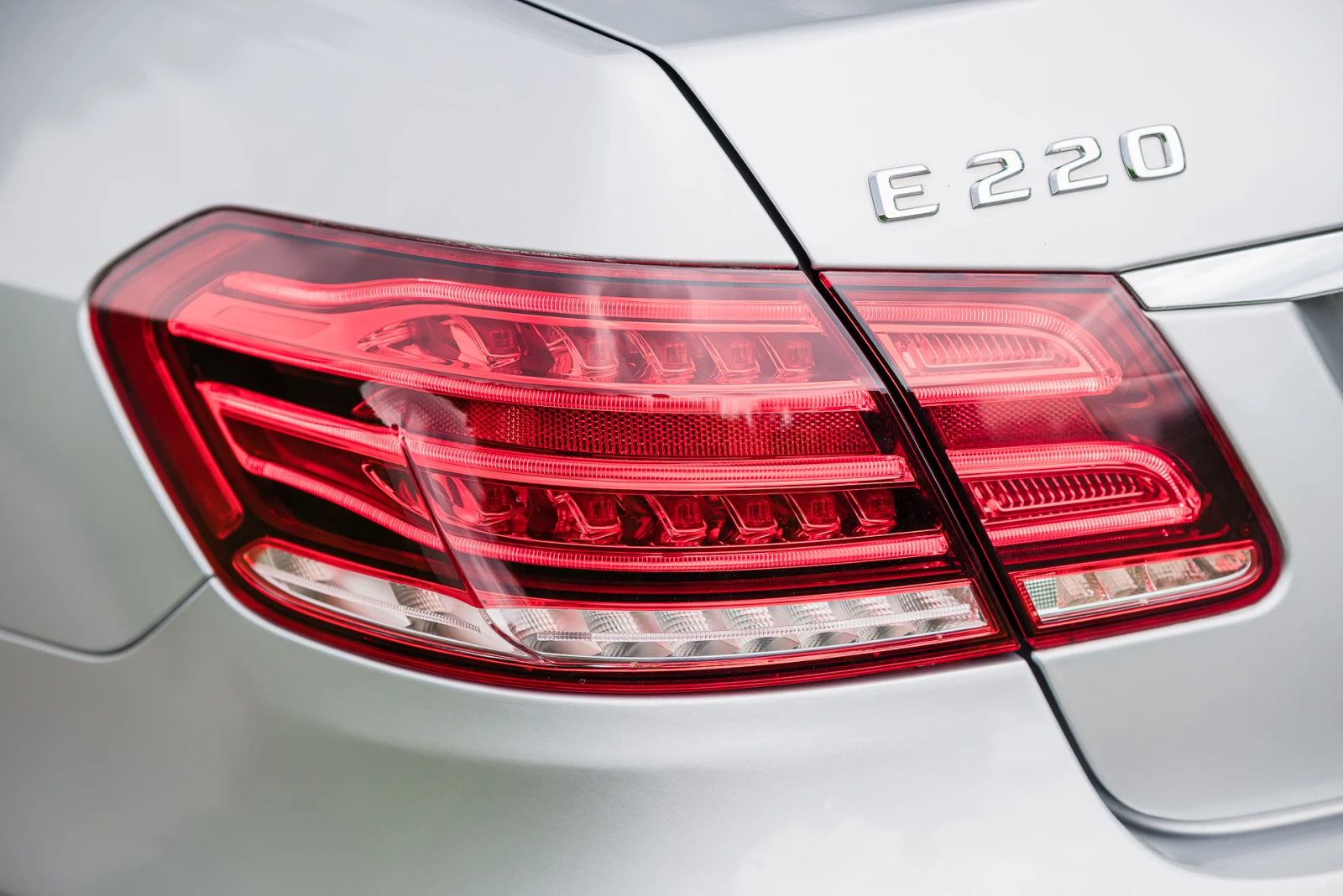 Mercedes-Benz E 220 ПАНОРАМА/FULL LED /7G-TRONIC/EURO6 - изображение 8