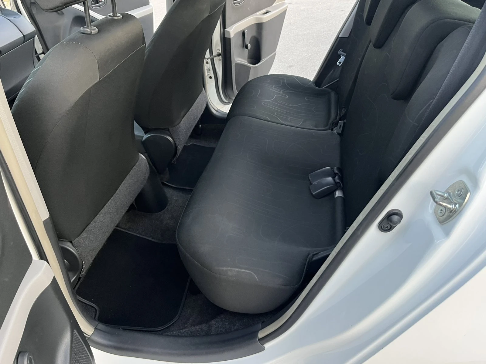 Toyota Yaris FACE 70кс EURO 4 КЛИМАТИК - изображение 9
