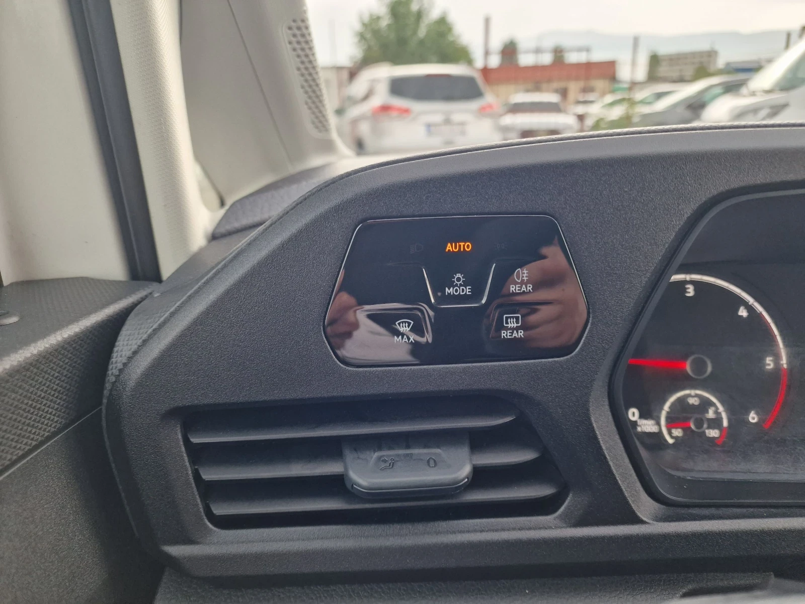 VW Caddy 2.0TDI MAXI 142000км! - изображение 10