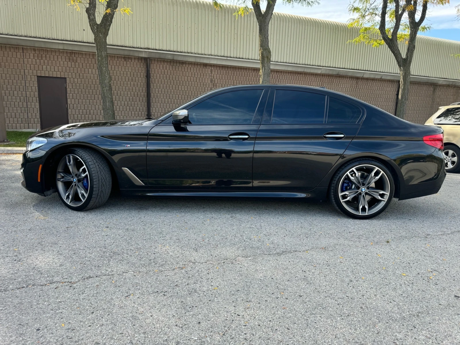 BMW 550 M xDrive* CARFAX* АВТОФИНАНСИРАНЕ*  - изображение 4