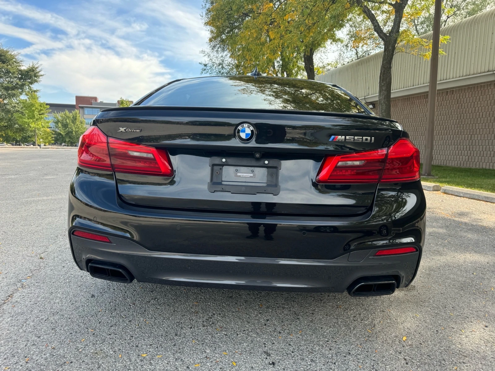 BMW 550 M xDrive* CARFAX* АВТОФИНАНСИРАНЕ*  - изображение 5
