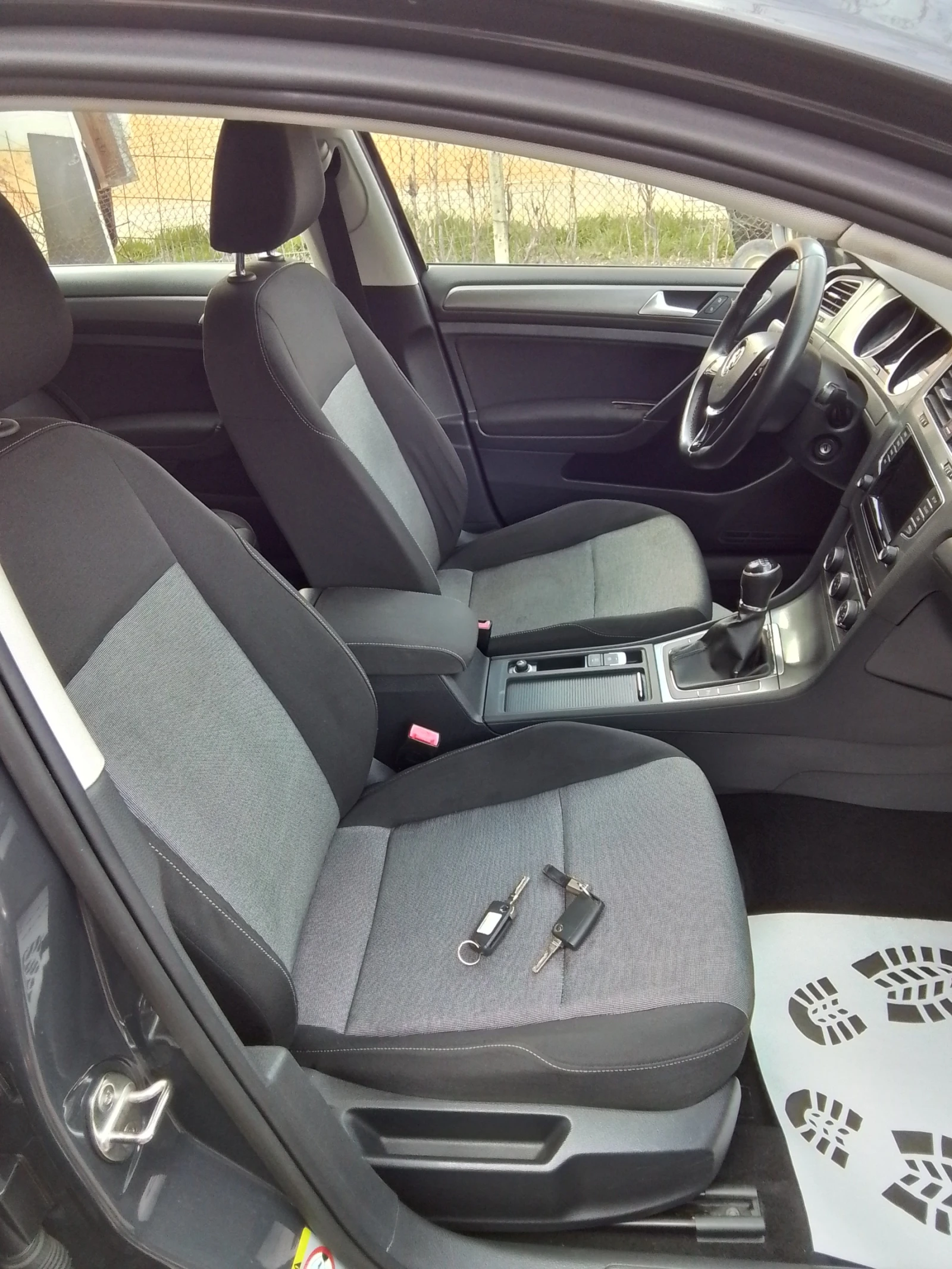 VW Golf 1.6, снимка 15 - Автомобили и джипове - 53941475