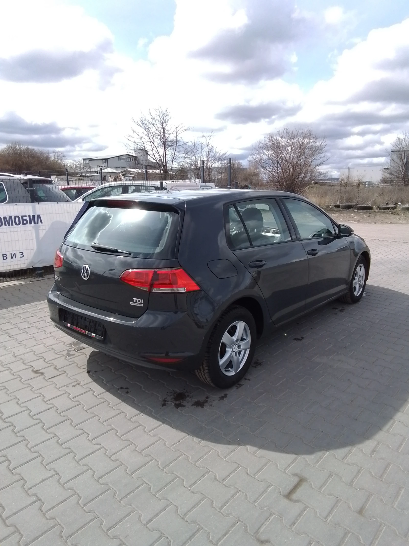 VW Golf 1.6, снимка 11 - Автомобили и джипове - 53941475