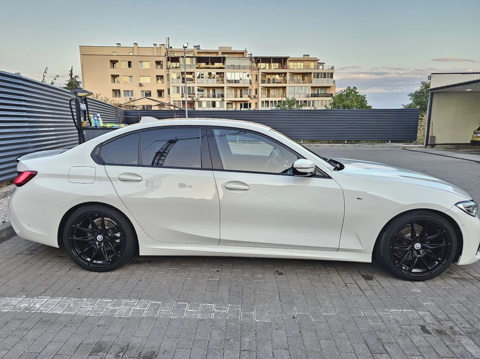 BMW 320 M sport, RWD, mild, alpinweiss, alcantara, memory, снимка 4 - Автомобили и джипове - 54486150