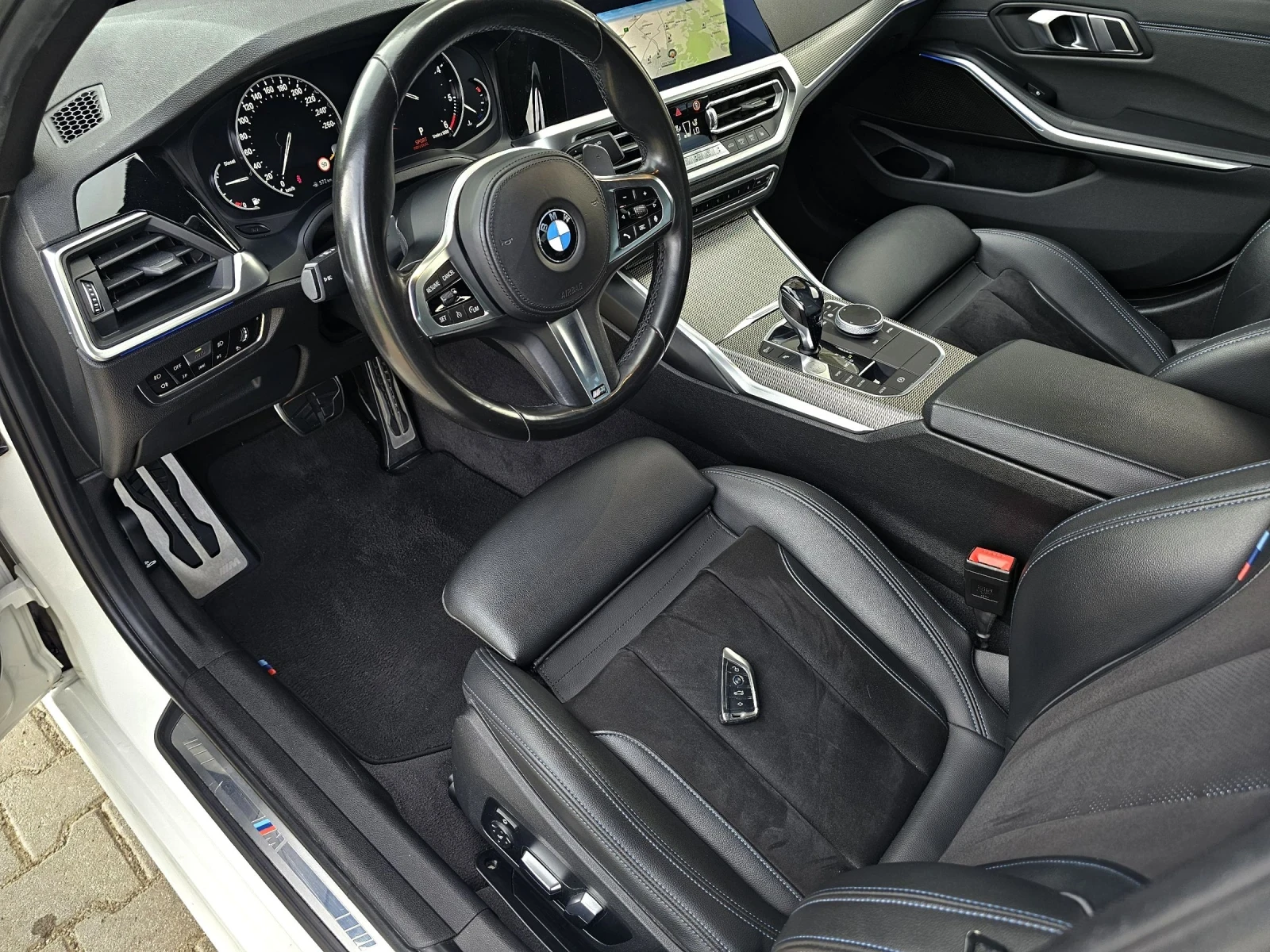 BMW 320 M sport, RWD, mild, alpinweiss, alcantara, memory, снимка 12 - Автомобили и джипове - 54486150