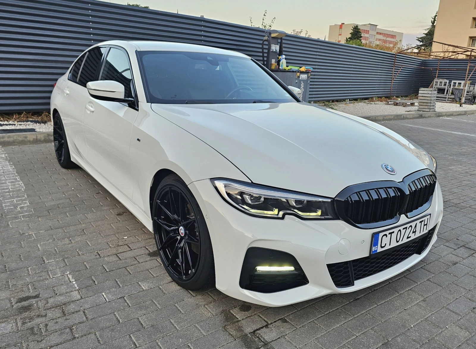 BMW 320 M sport, RWD, mild, alpinweiss, alcantara, memory, снимка 2 - Автомобили и джипове - 54486150