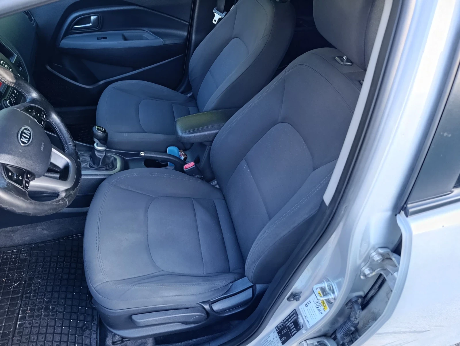 Kia Rio 1.4CRDI, снимка 7 - Автомобили и джипове - 54672327