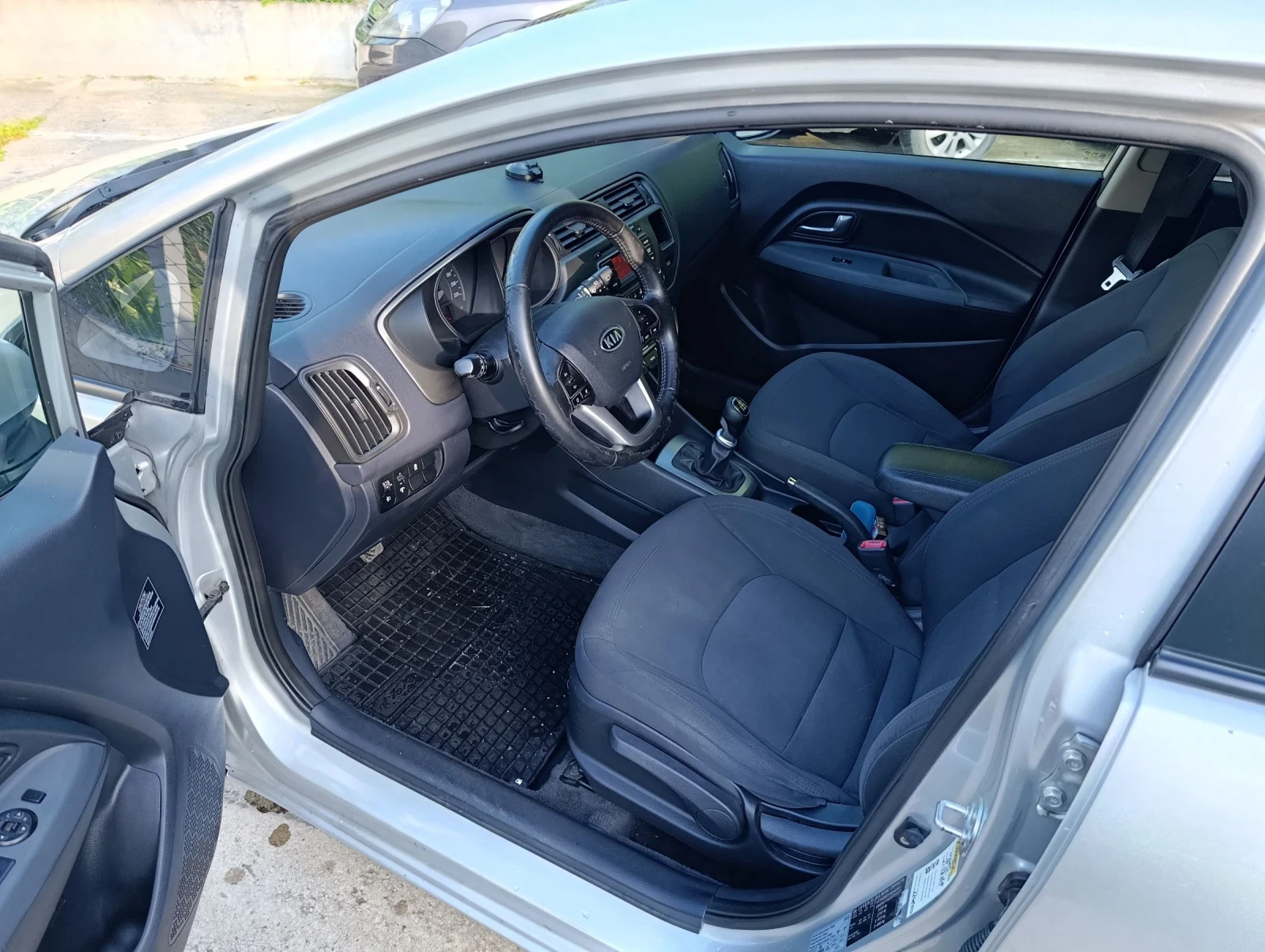 Kia Rio 1.4CRDI, снимка 6 - Автомобили и джипове - 54672327