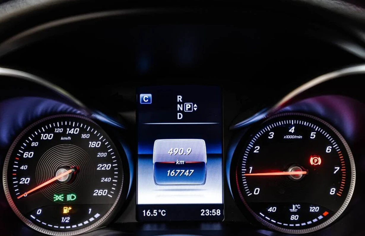 Mercedes-Benz C 300 AMG* 4matic* Памет* Камера* Панорама* БЕЗ ЩЕТИ* , снимка 11 - Автомобили и джипове - 55161819