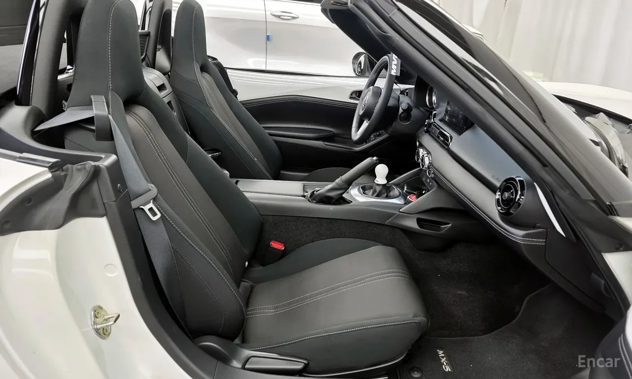 Mazda Mx-5 MIATA* РЪЧКА* КАМЕРА* SOFT TOP* 20k km, снимка 16 - Автомобили и джипове - 55434053