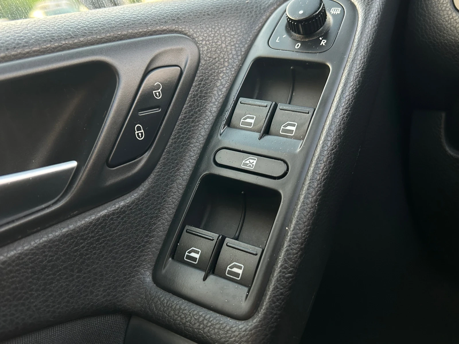 VW Golf 2.0TDi КАМЕРА TV/DVD, снимка 9 - Автомобили и джипове - 55562520
