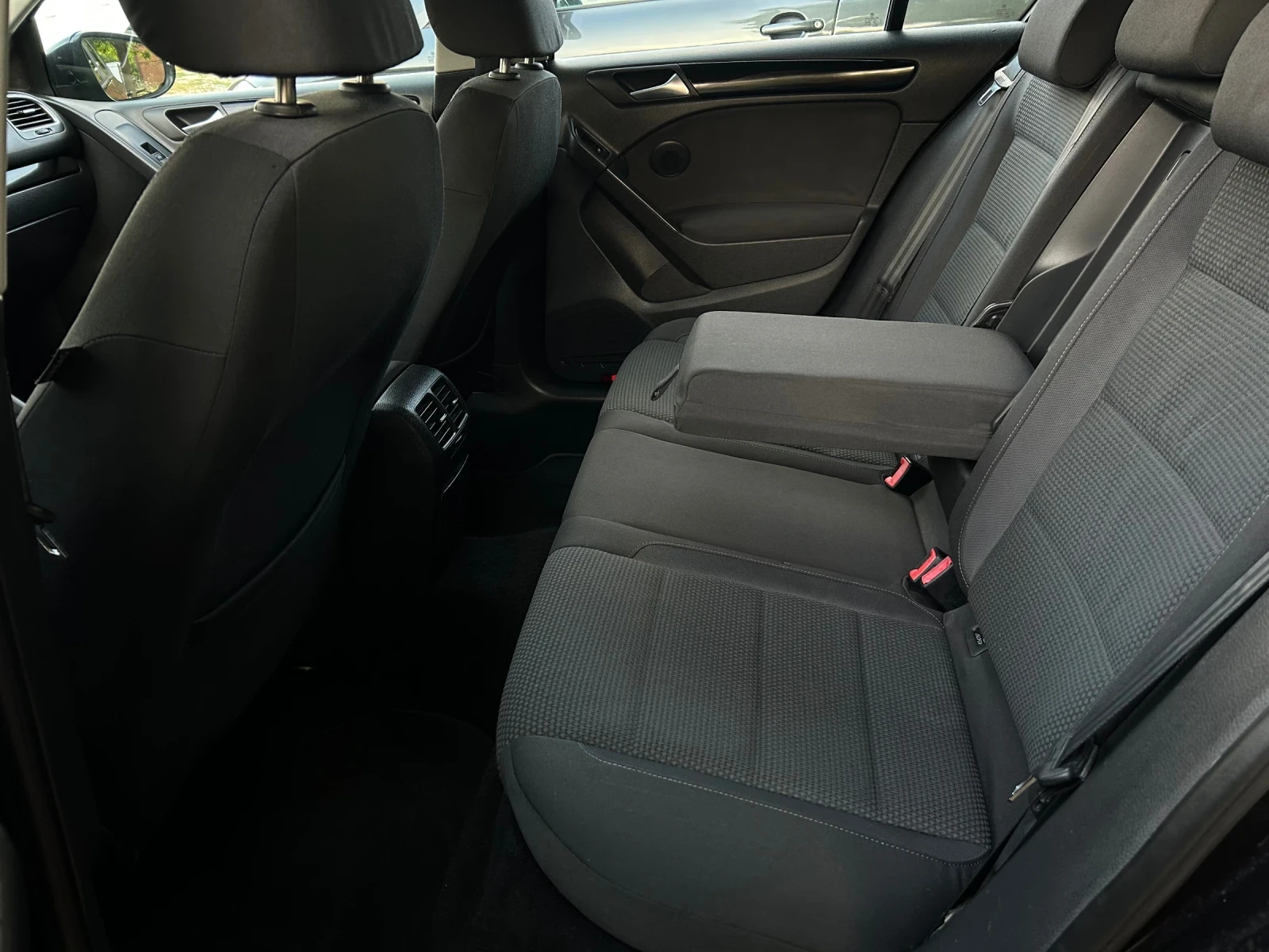 VW Golf 2.0TDi КАМЕРА TV/DVD, снимка 7 - Автомобили и джипове - 55562520