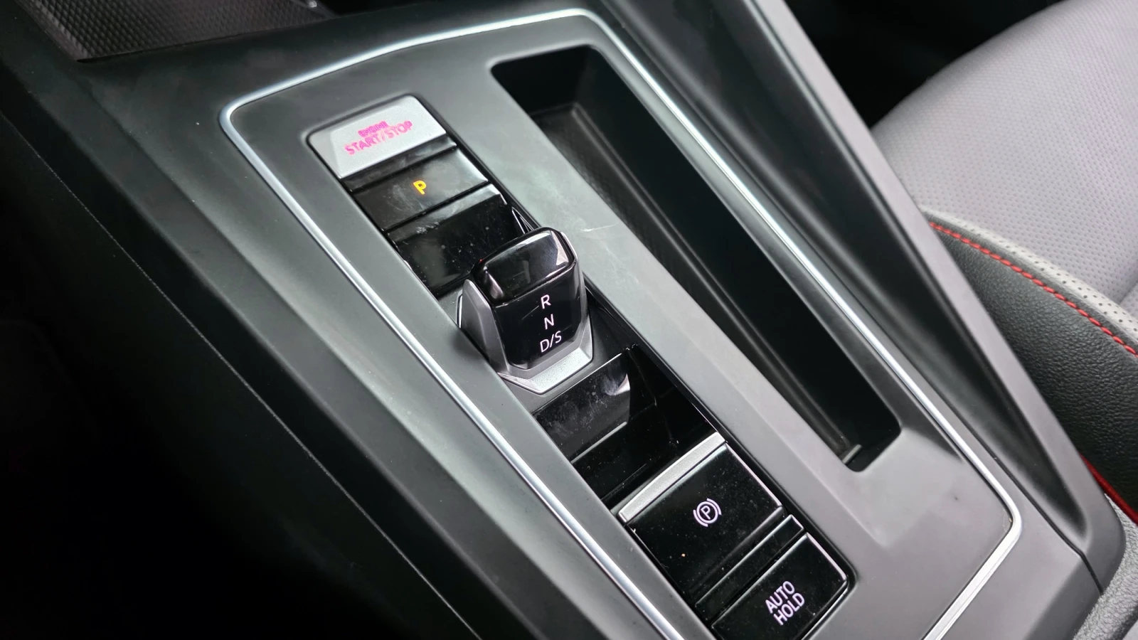 VW Golf GTI* BLIND SPOT* HUD* ПОДГРЕВ ВОЛАН* ЛЮК* КРАЙНА Ц, снимка 9 - Автомобили и джипове - 55983934