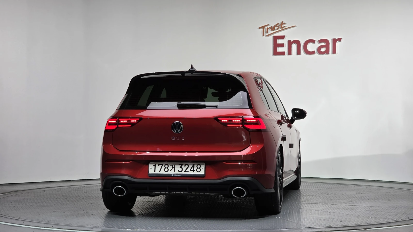 VW Golf GTI* BLIND SPOT* HUD* ПОДГРЕВ ВОЛАН* ЛЮК* КРАЙНА Ц, снимка 4 - Автомобили и джипове - 55983934