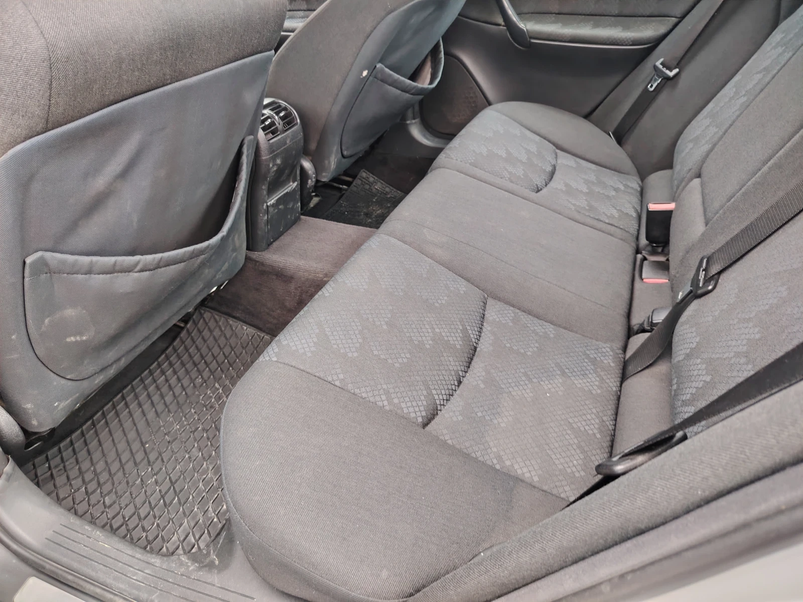 Mercedes-Benz C 220, снимка 6 - Автомобили и джипове - 56261891