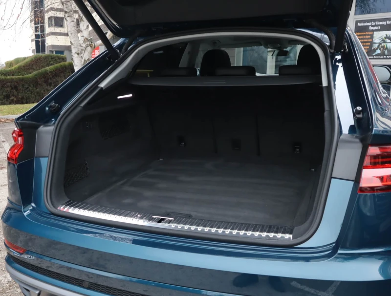 Audi Q8 50TDI/SLine/Камера 360/Панорама/Обдухване/B&O/Dist, снимка 15 - Автомобили и джипове - 53394426