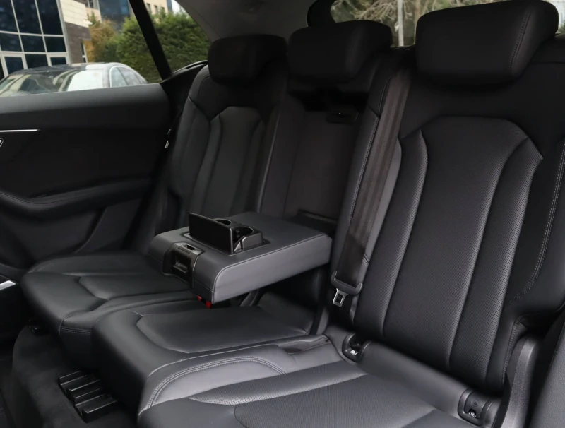 Audi Q8 50TDI/SLine/Камера 360/Панорама/Обдухване/B&O/Dist, снимка 11 - Автомобили и джипове - 53394426