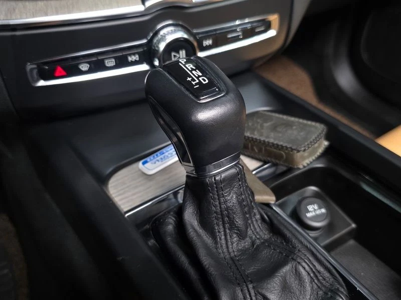 Volvo XC60 D5 Inscription| 235к.с.| ВКЛ.ТЕХНОТЕСТ, снимка 9 - Автомобили и джипове - 55171514