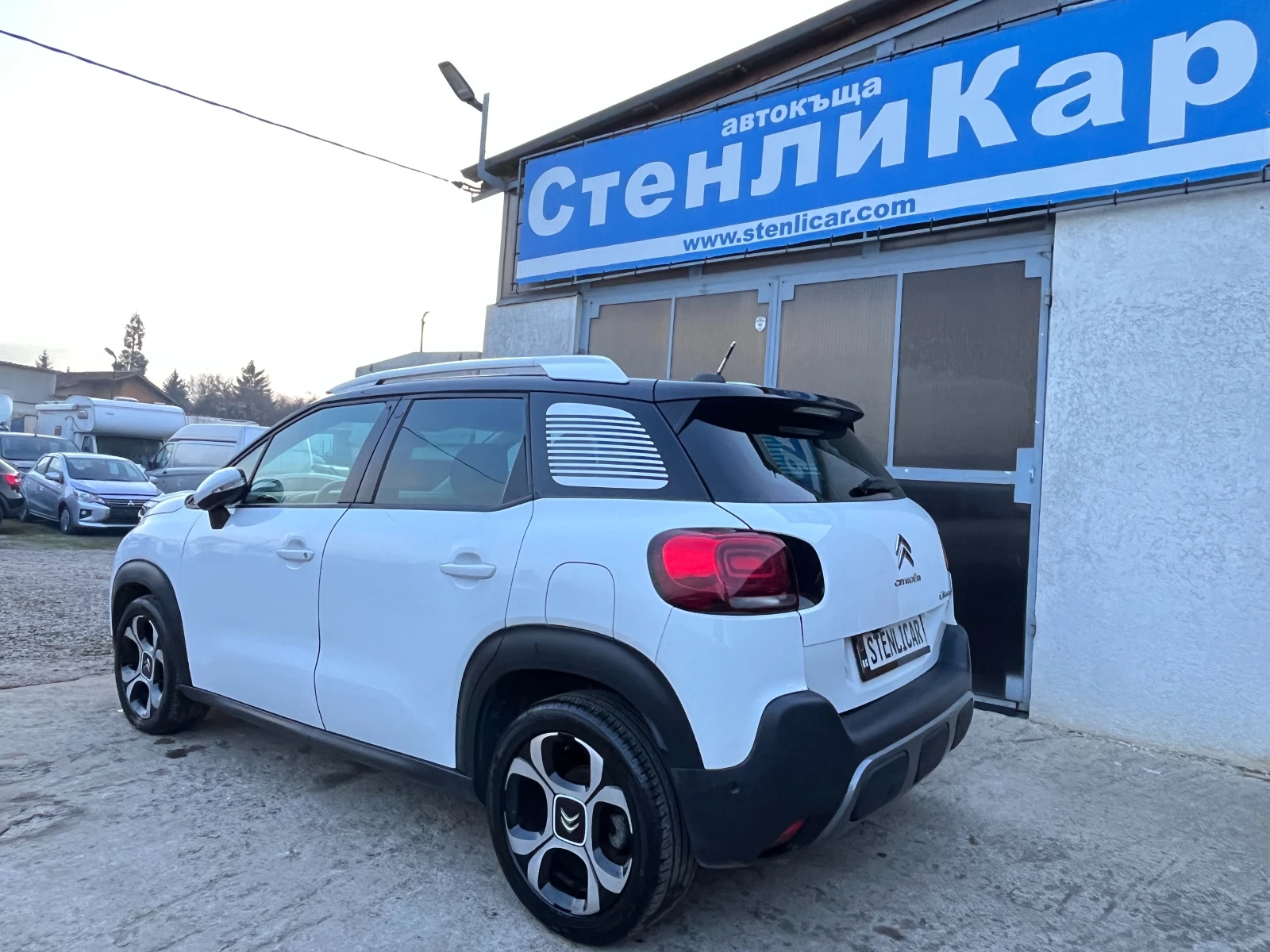 Citroen C3 Aircross 1.2i PureTech Shine Автоматик - изображение 2