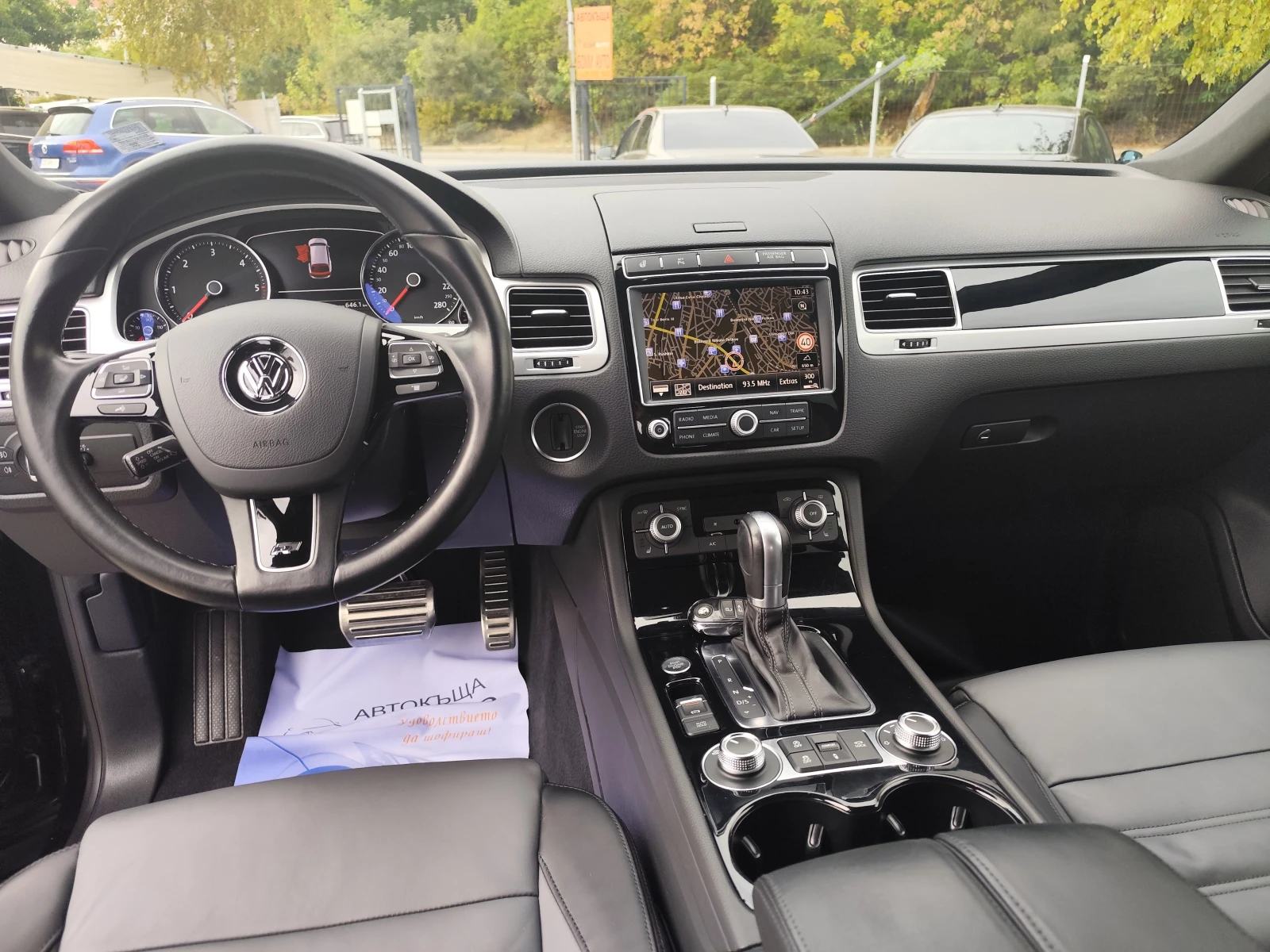 VW Touareg 3.0TDi* R-LINE* 4X4* LED* NAVI* CAMERA* EURO6B* , снимка 8 - Автомобили и джипове - 56079904